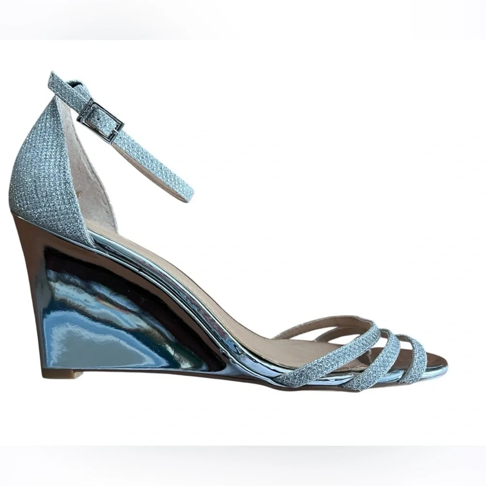 Badgley Mischka Silver Metallic Jewel Wedge Sandals Size 7